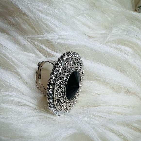 Ring. - Picture 2 of 3